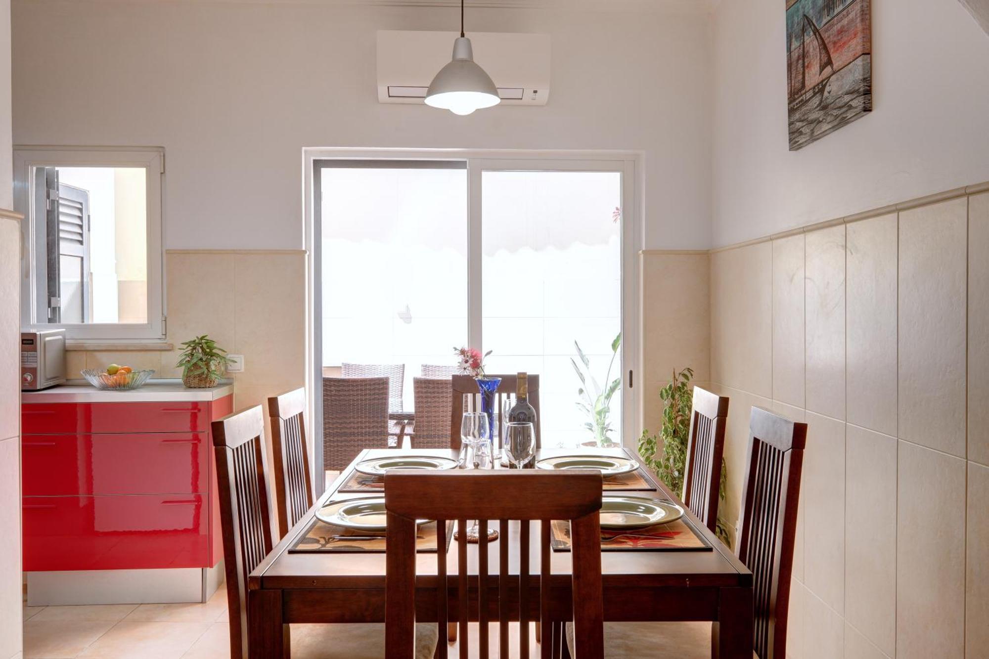 City Center, Private Parking, Ac, 6Ppl. 오양 외부 사진
