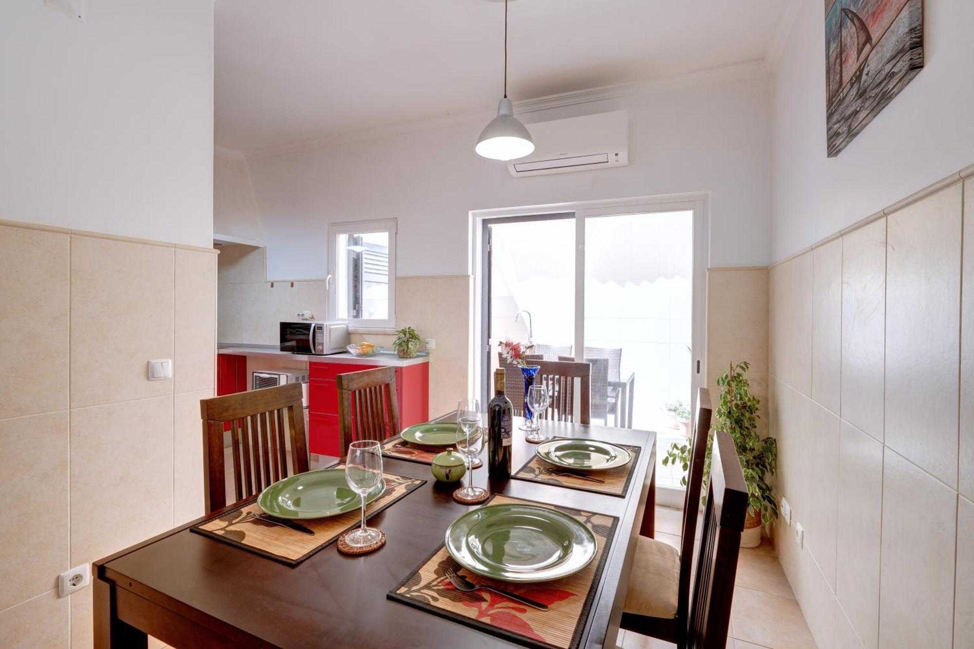 City Center, Private Parking, Ac, 6Ppl. 오양 외부 사진