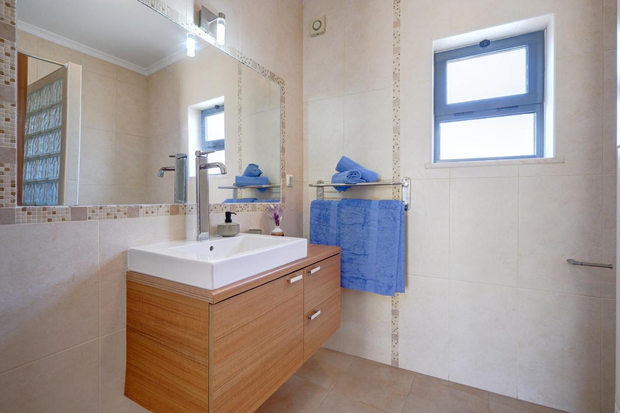 City Center, Private Parking, Ac, 6Ppl. 오양 외부 사진