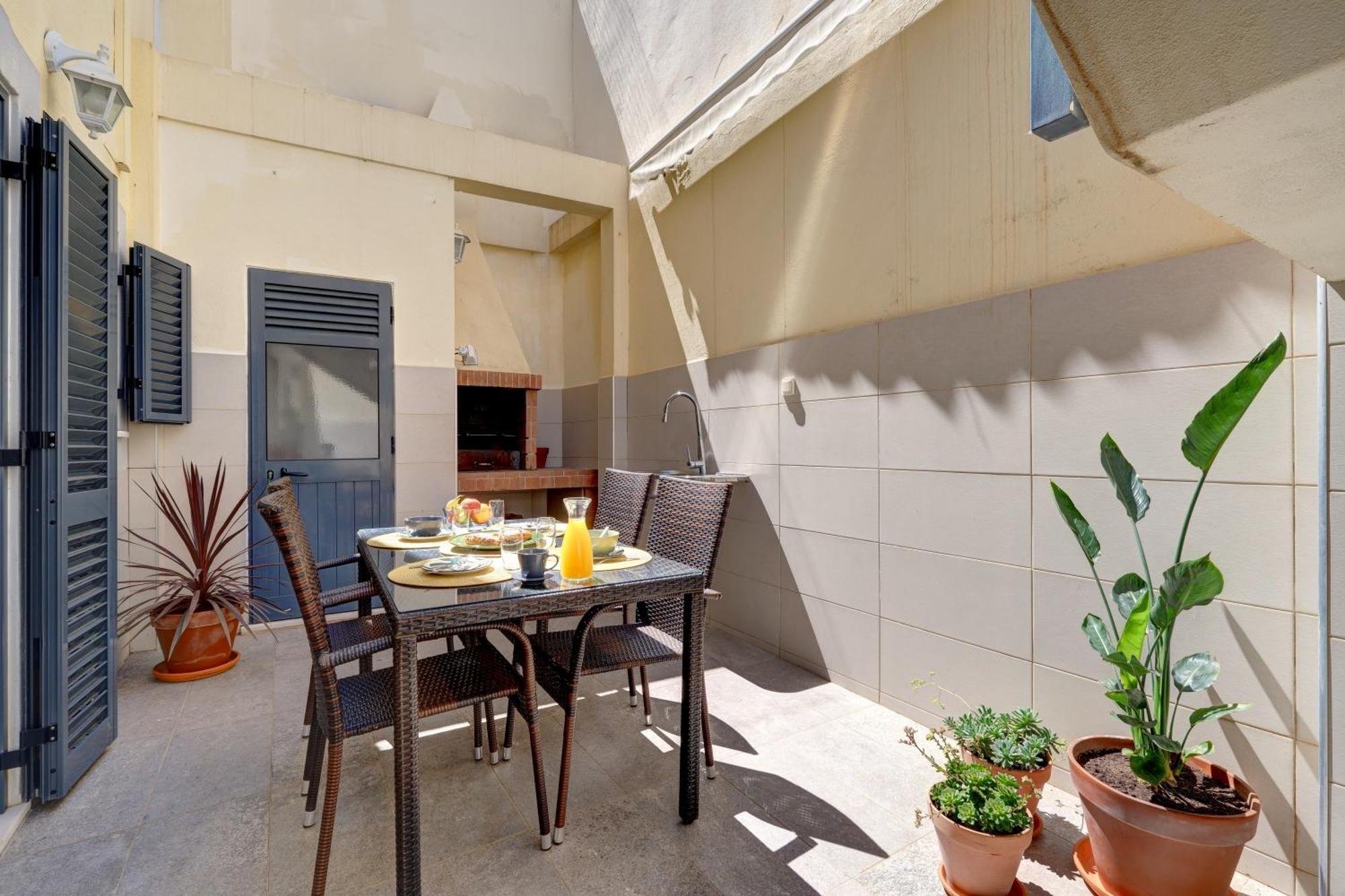 City Center, Private Parking, Ac, 6Ppl. 오양 외부 사진